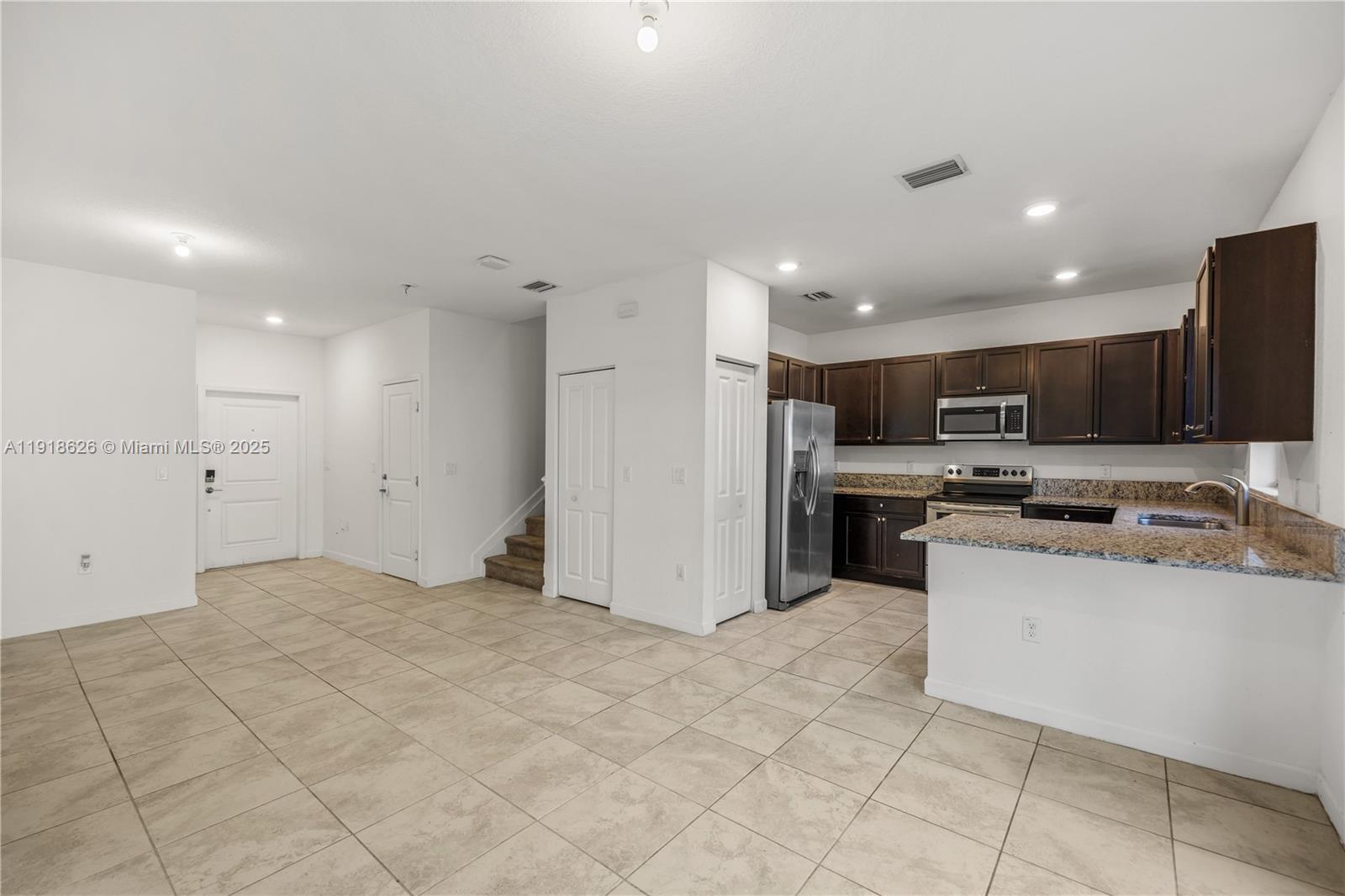 VIA VENTURA NEIGHBORHOOD - Residential