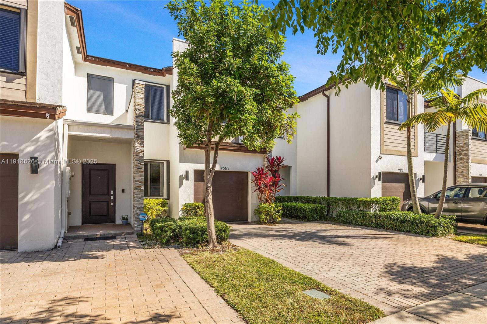 VIA VENTURA NEIGHBORHOOD - Residential