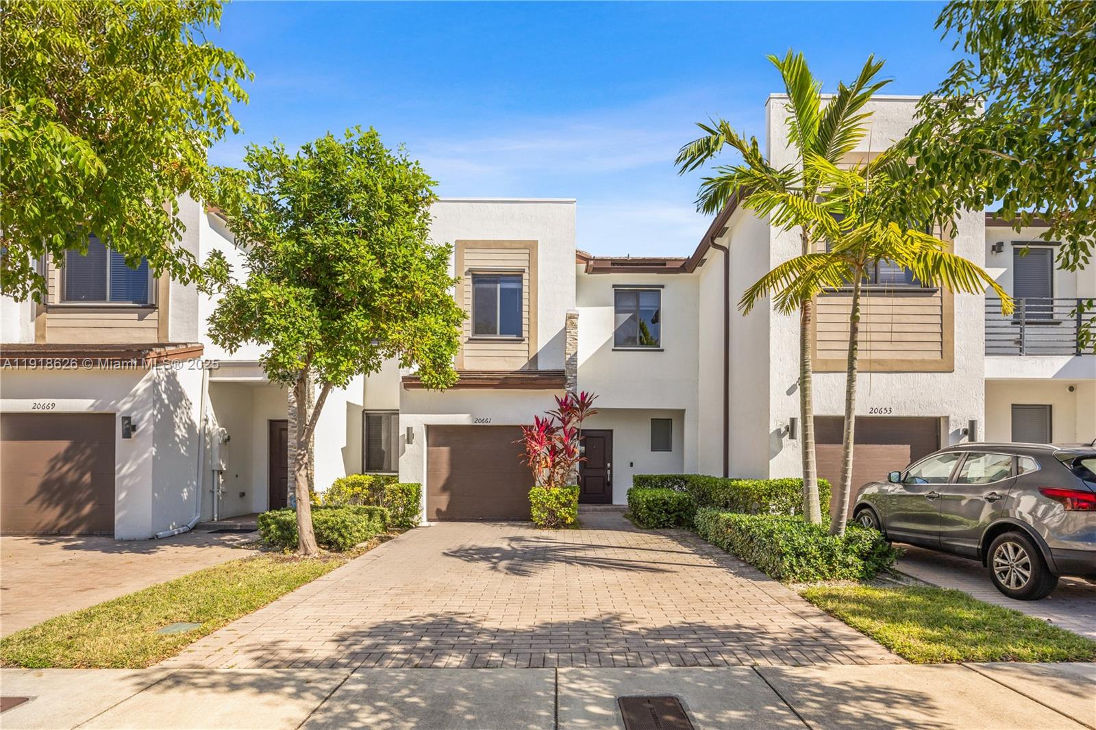 VIA VENTURA NEIGHBORHOOD - Residential