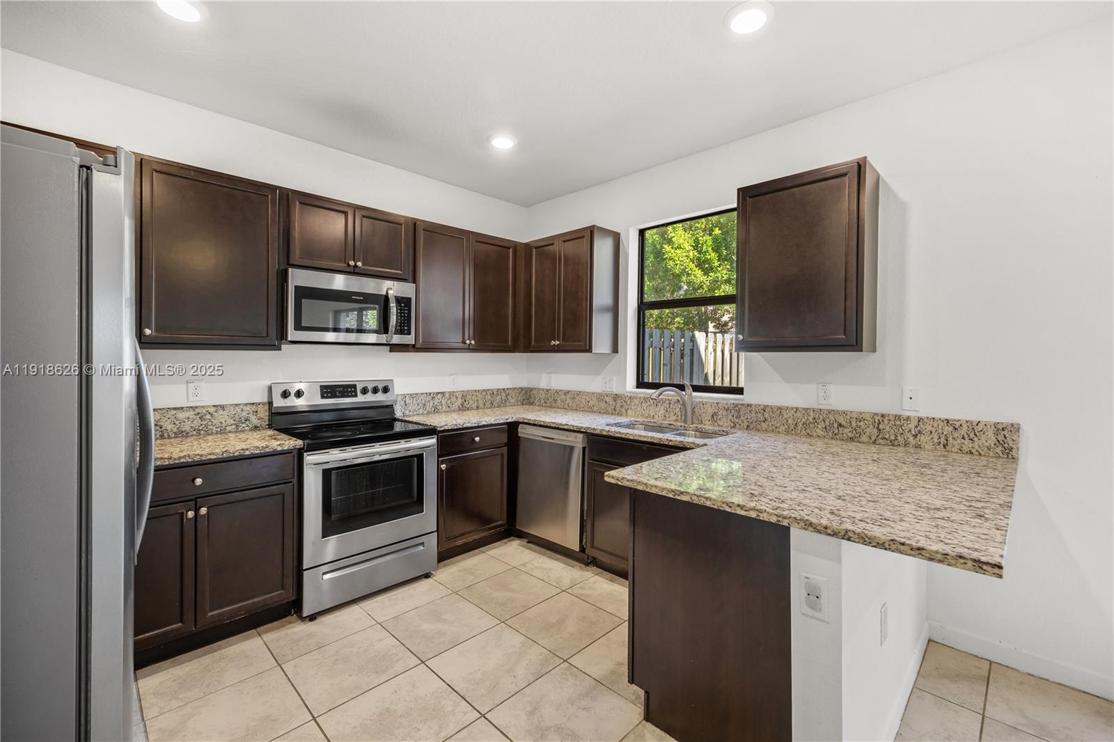 VIA VENTURA NEIGHBORHOOD - Residential