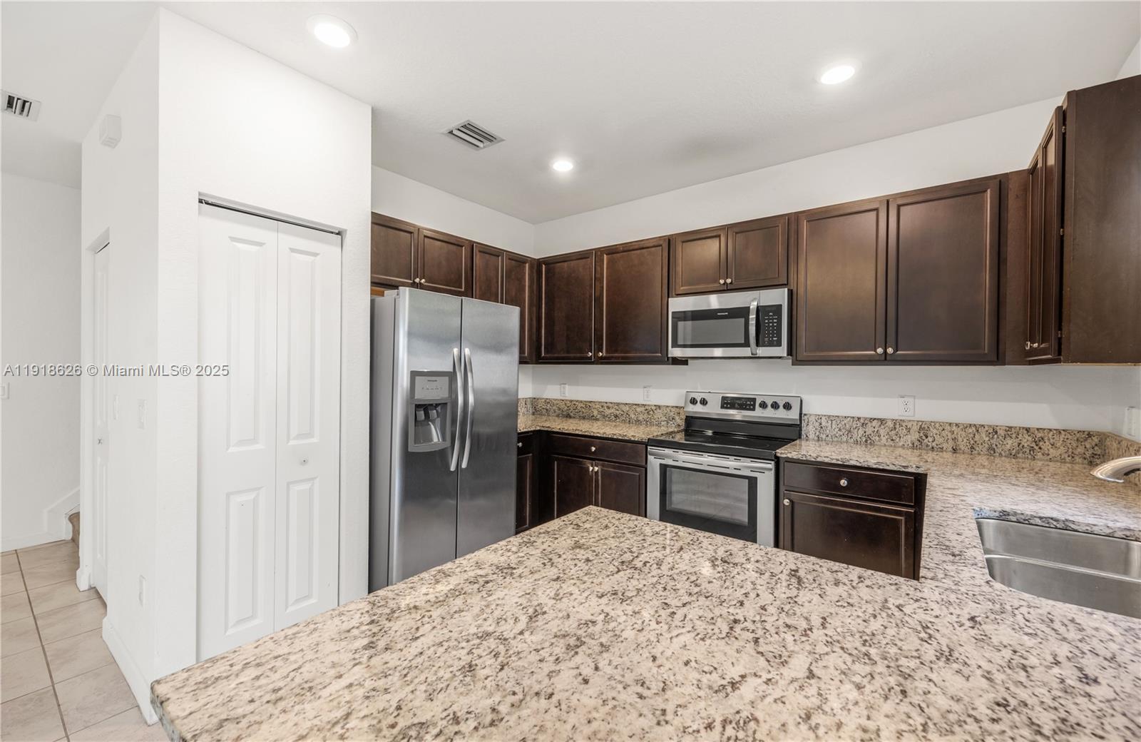 VIA VENTURA NEIGHBORHOOD - Residential