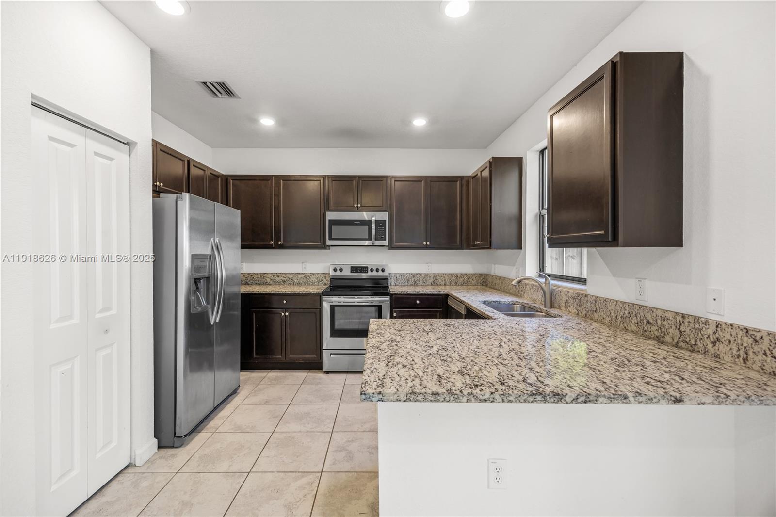 VIA VENTURA NEIGHBORHOOD - Residential