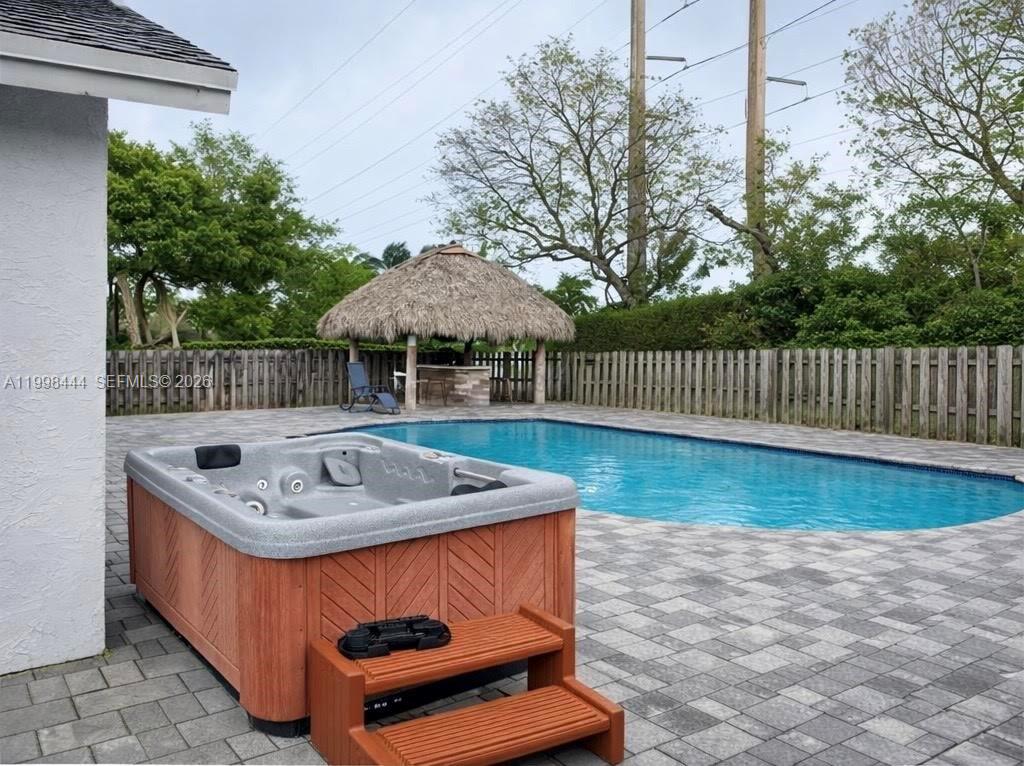 SPRINGTREE LAKES - Residential