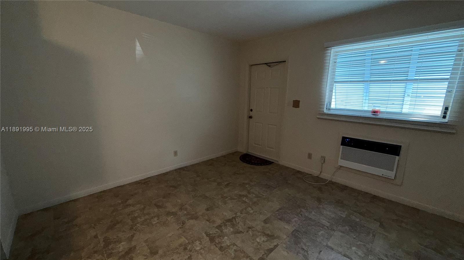 CORAM GARDENS - Residential Lease