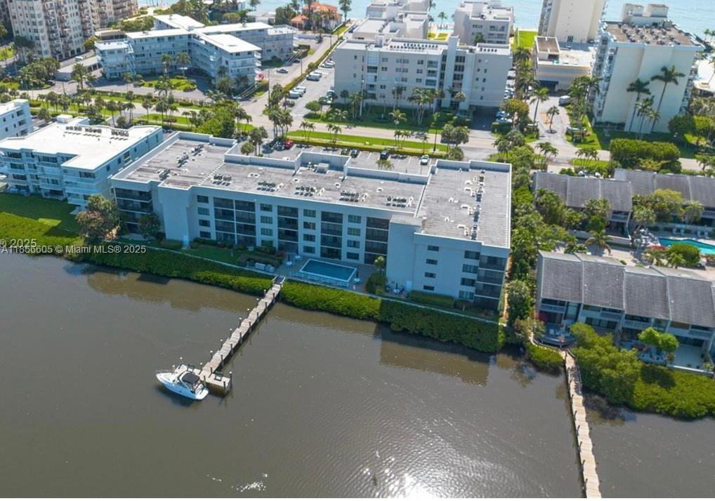 LAKEWOOD AT PALM BEACH CO - Residential