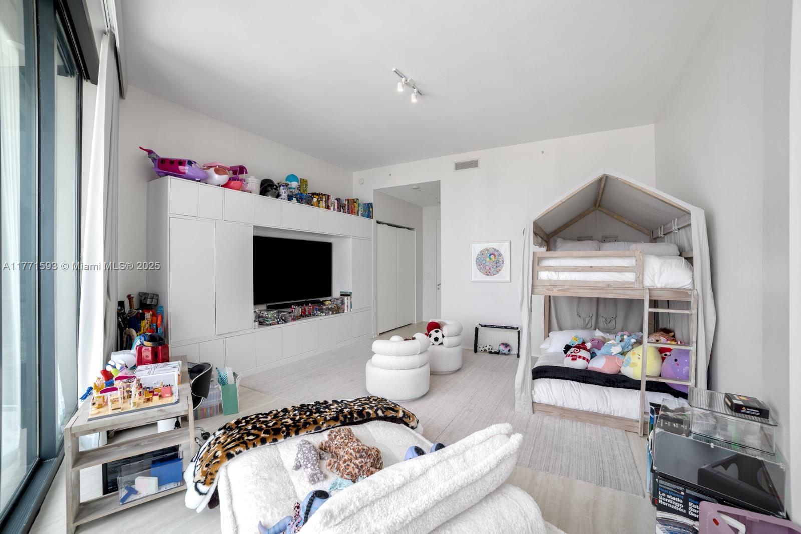ONE THOUSAND MUSEUM CONDO - Residential