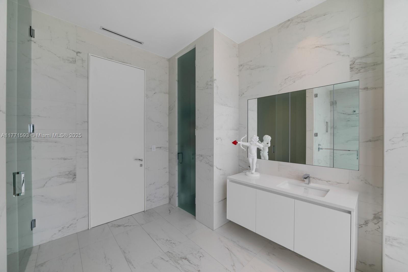 ONE THOUSAND MUSEUM CONDO - Residential