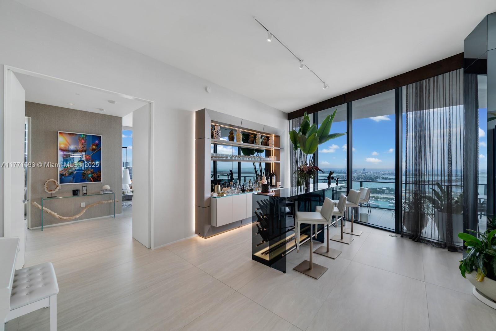 ONE THOUSAND MUSEUM CONDO - Residential