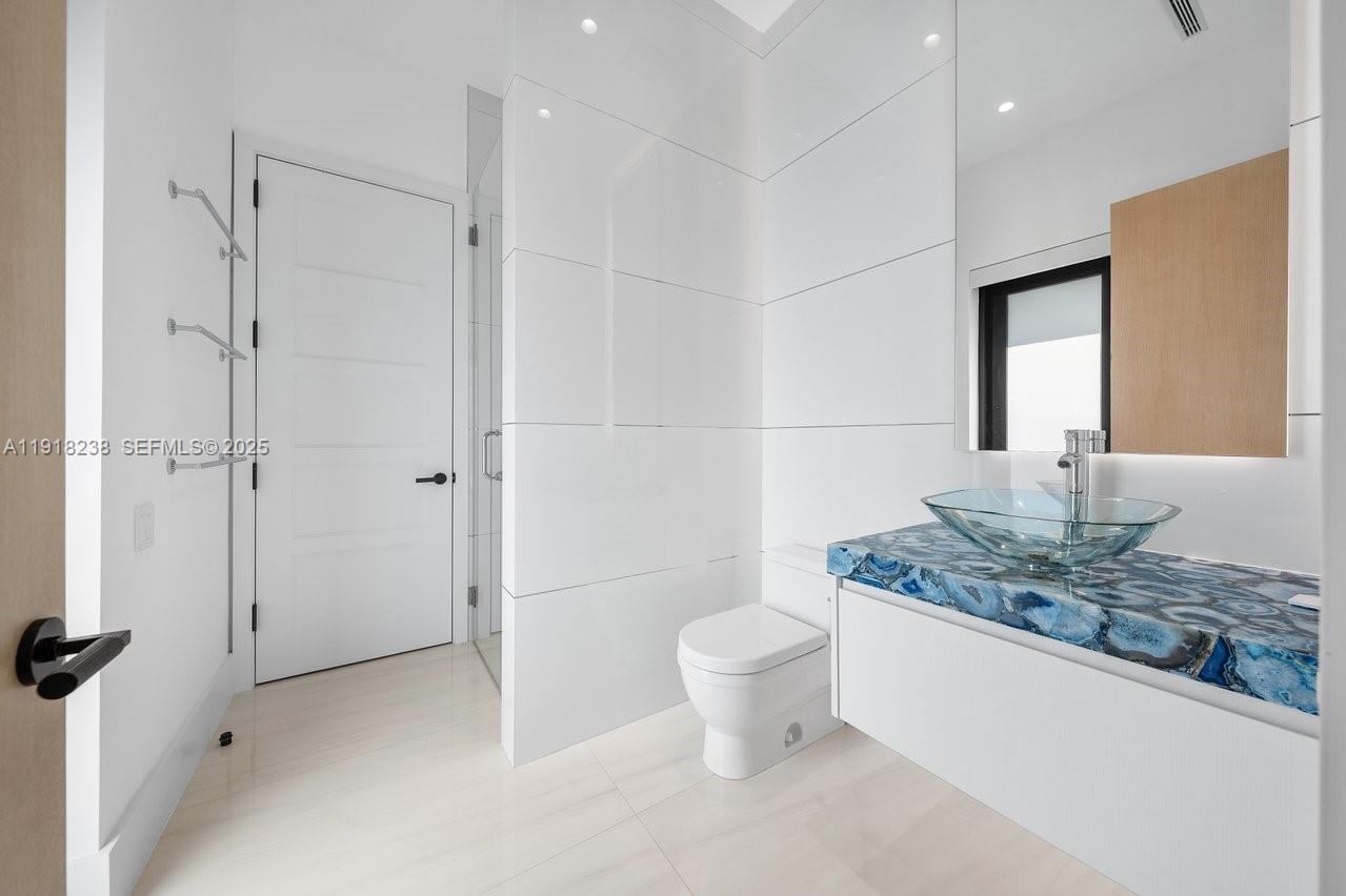 HILLSBORO MILE - Residential