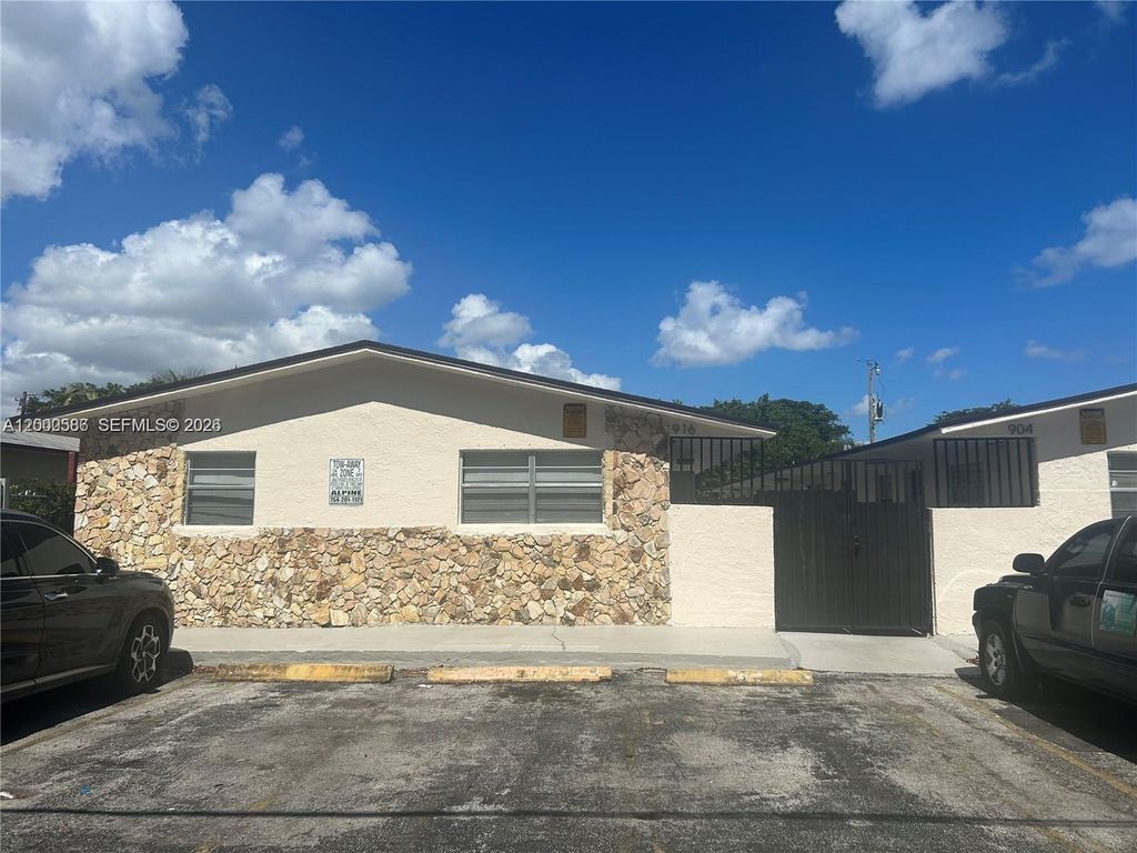 Photo of 916 SW 10th St, Hallandale Beach, FL 33009 (MLS # A12000586)