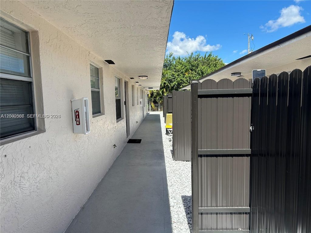 Photo of 916 SW 10th St, Hallandale Beach, FL 33009 (MLS # A12000586)