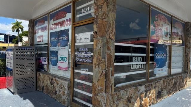 VERY WELL LOCATED STRIP MALL, EASY TO SHOW IT IS VACANT AND WAITING FOR A NEW TENANT. IT WAS USED AS A CONVENIENCE STORE