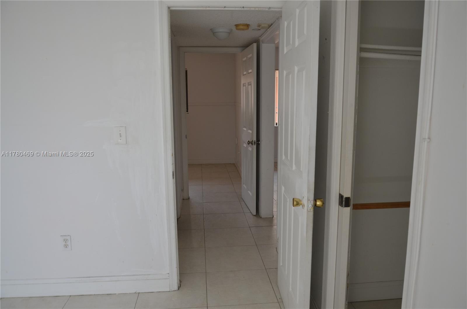 HORIZONS WEST CONDO #10 - Residential