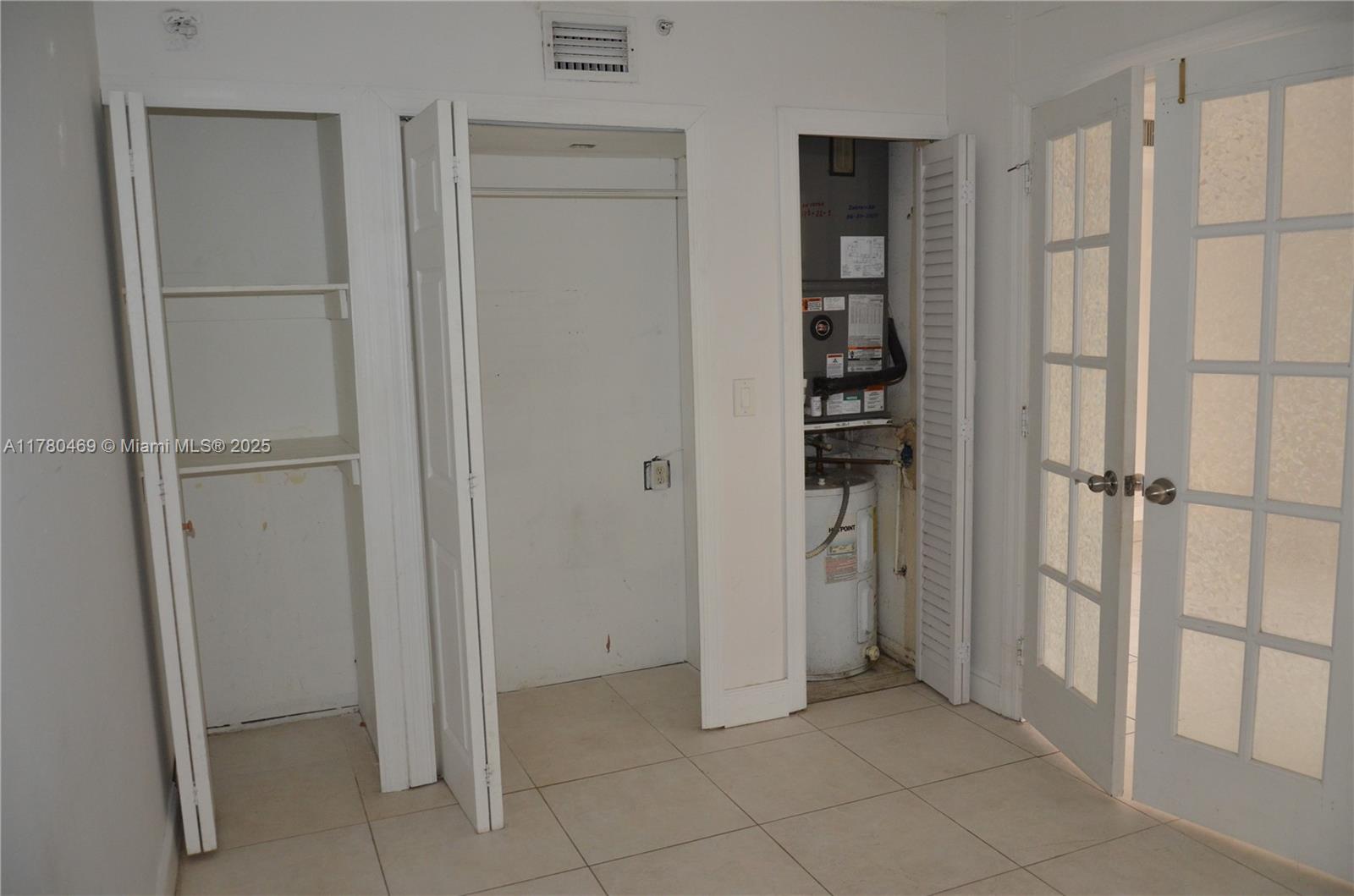 HORIZONS WEST CONDO #10 - Residential