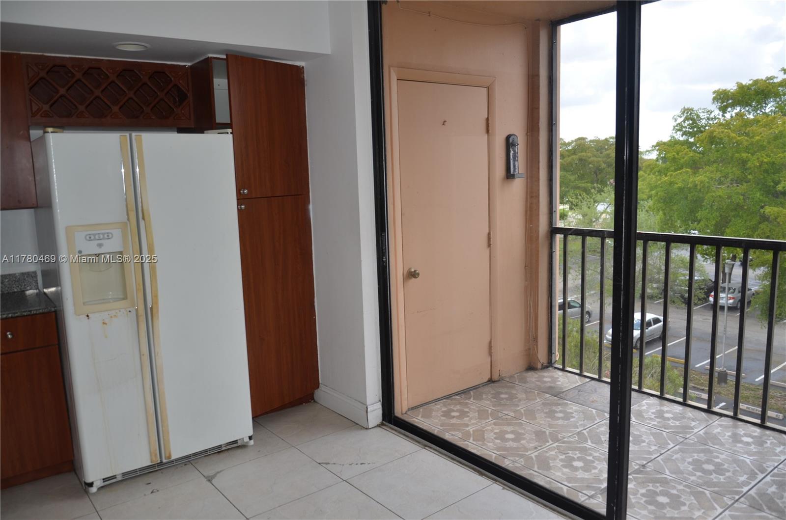 HORIZONS WEST CONDO #10 - Residential