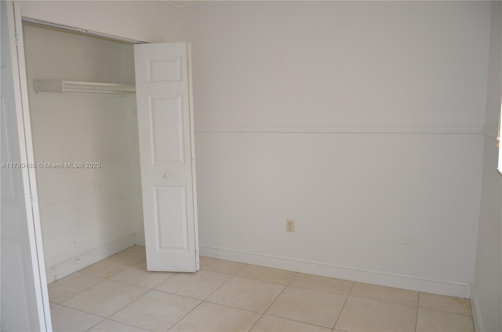 HORIZONS WEST CONDO #10 - Residential