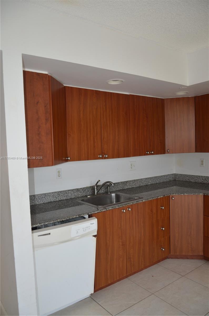 HORIZONS WEST CONDO #10 - Residential