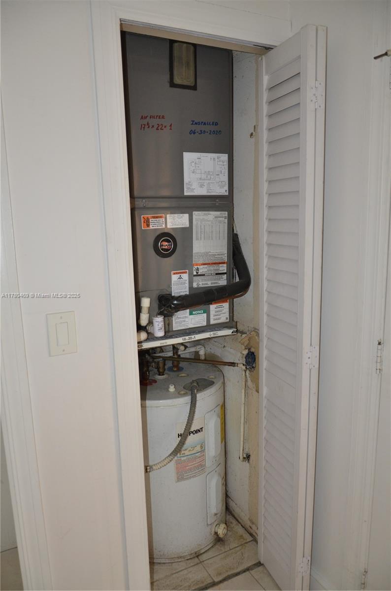 HORIZONS WEST CONDO #10 - Residential