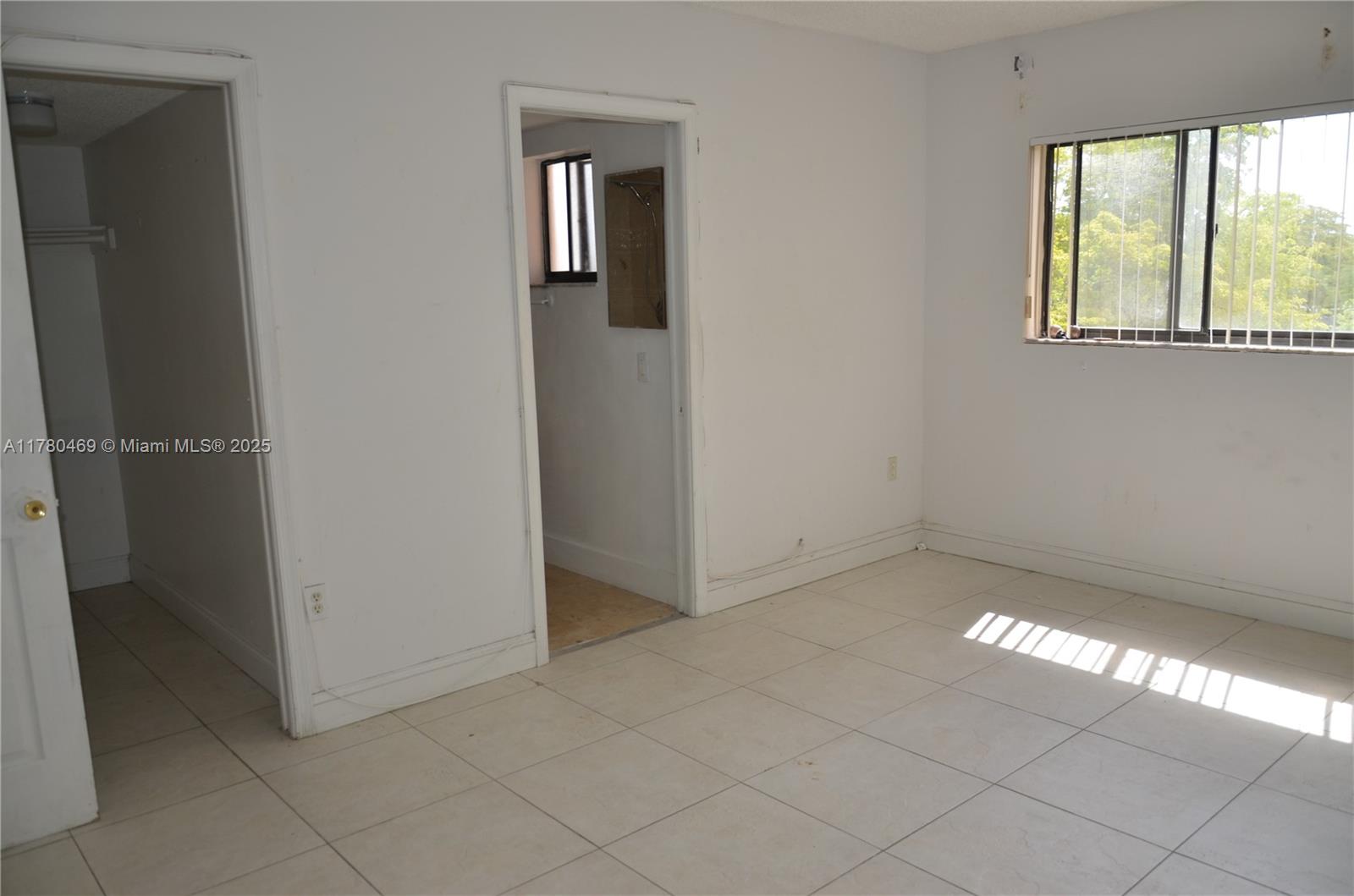 HORIZONS WEST CONDO #10 - Residential