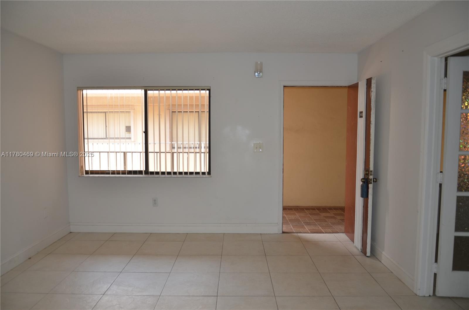 HORIZONS WEST CONDO #10 - Residential