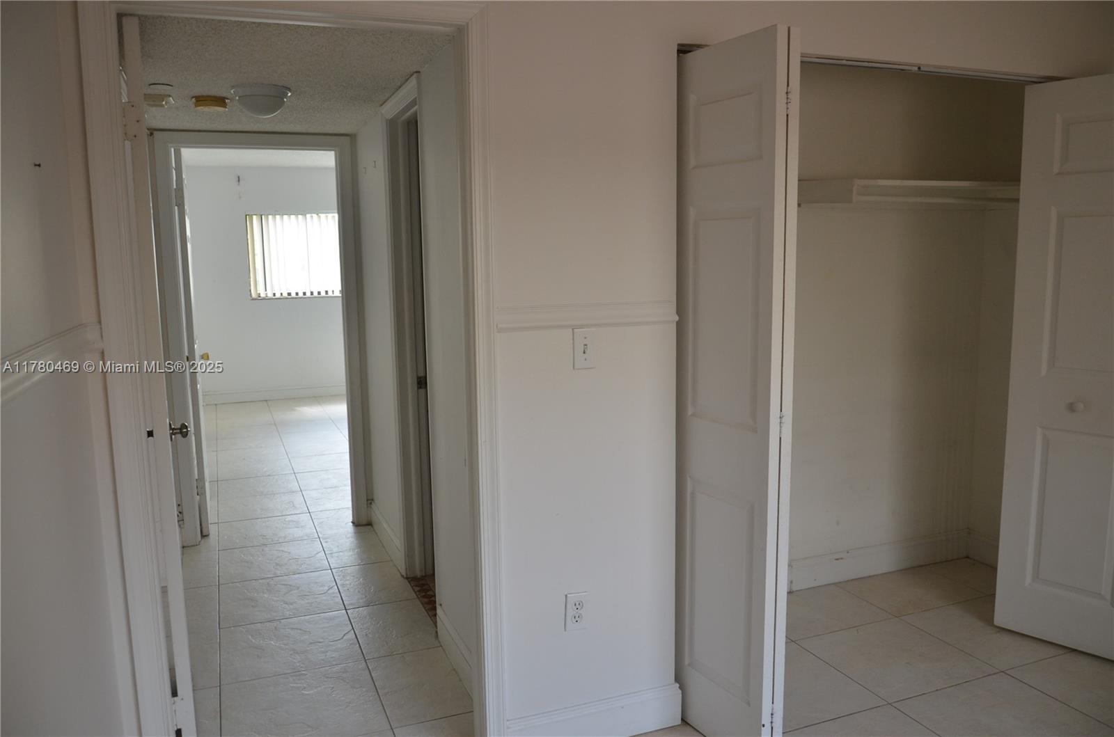 HORIZONS WEST CONDO #10 - Residential