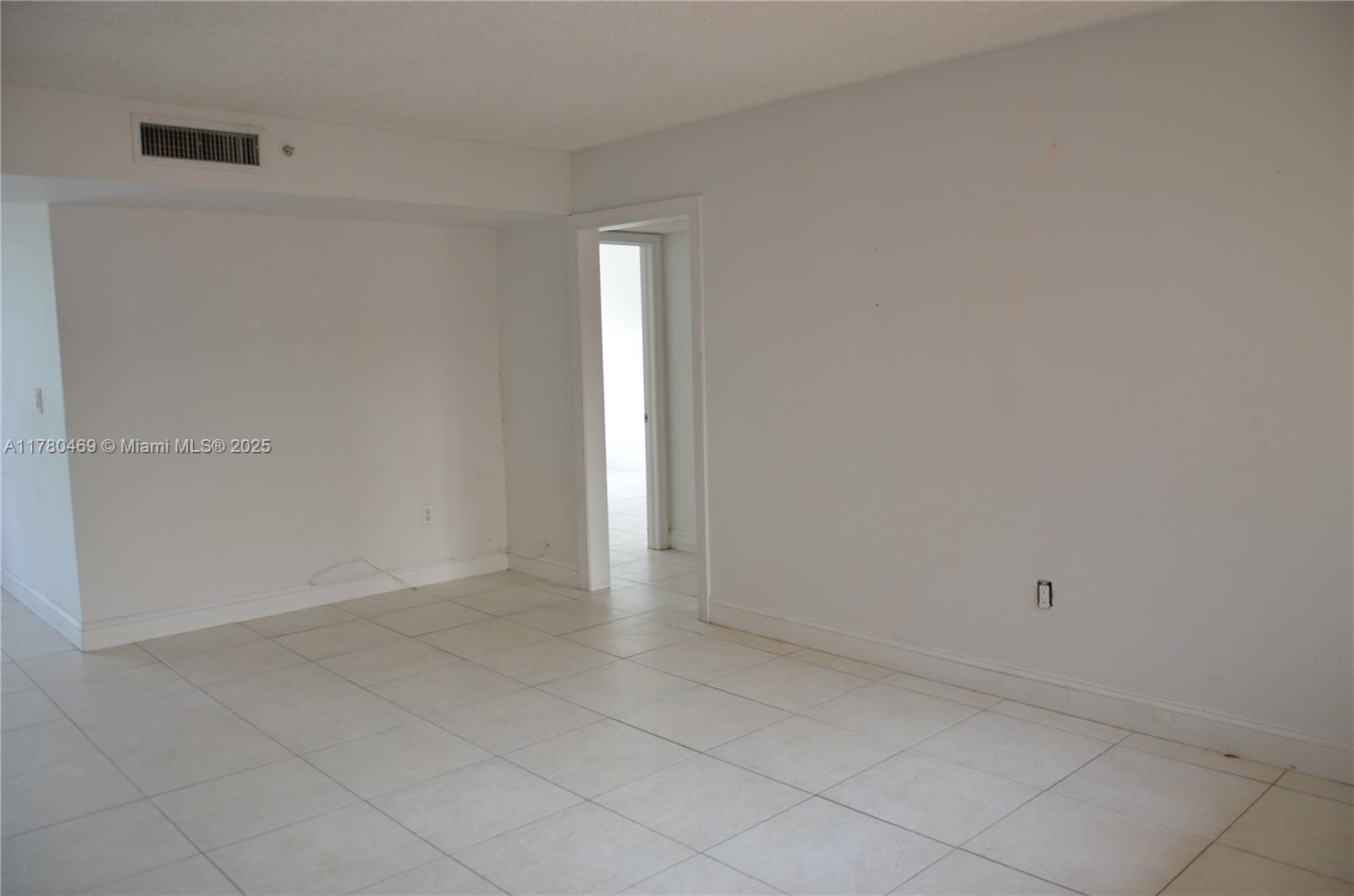 HORIZONS WEST CONDO #10 - Residential