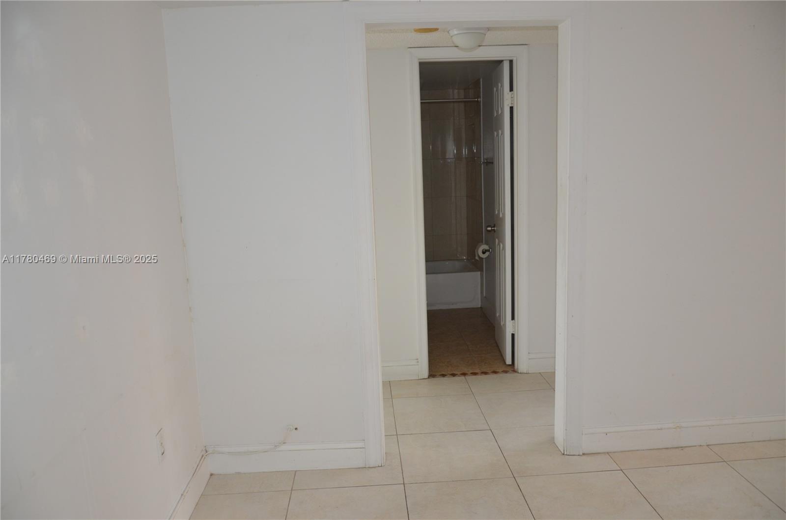 HORIZONS WEST CONDO #10 - Residential