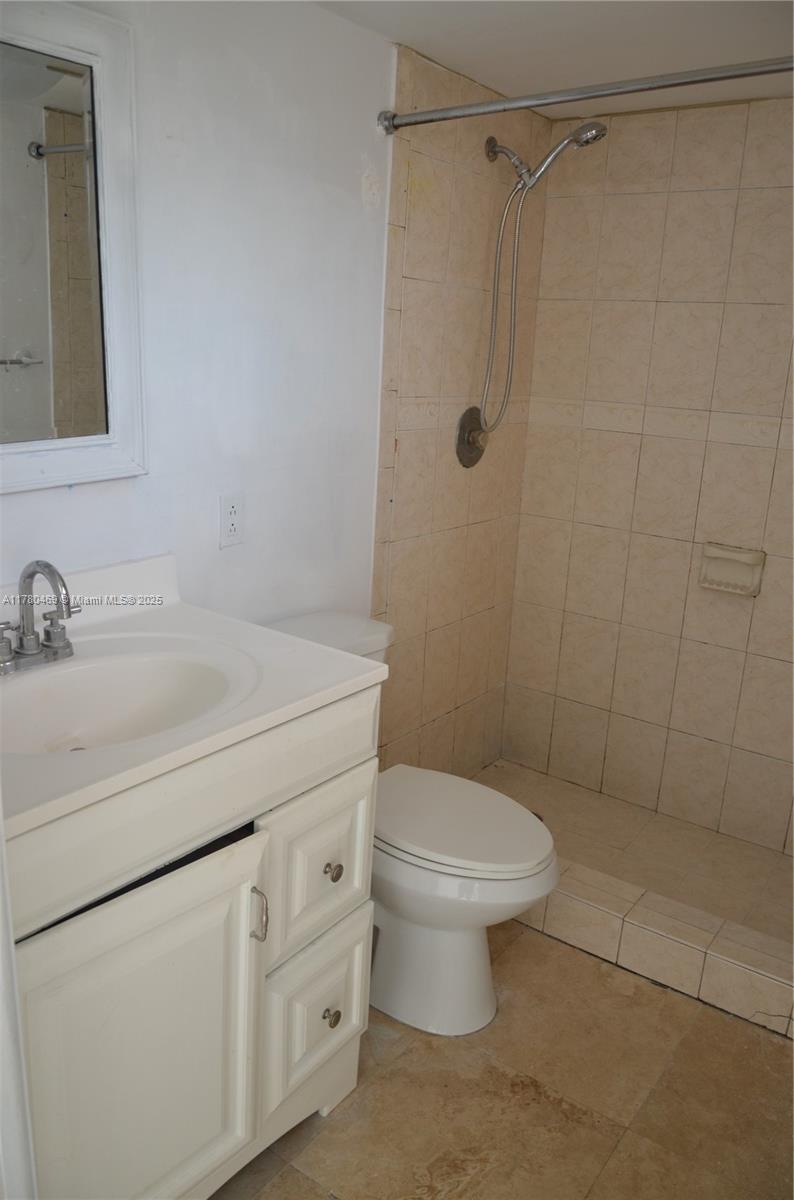 HORIZONS WEST CONDO #10 - Residential