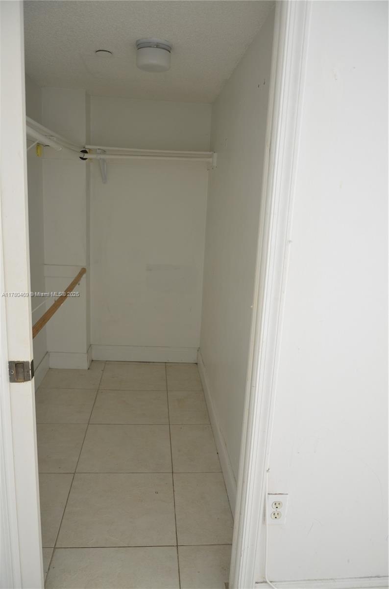 HORIZONS WEST CONDO #10 - Residential
