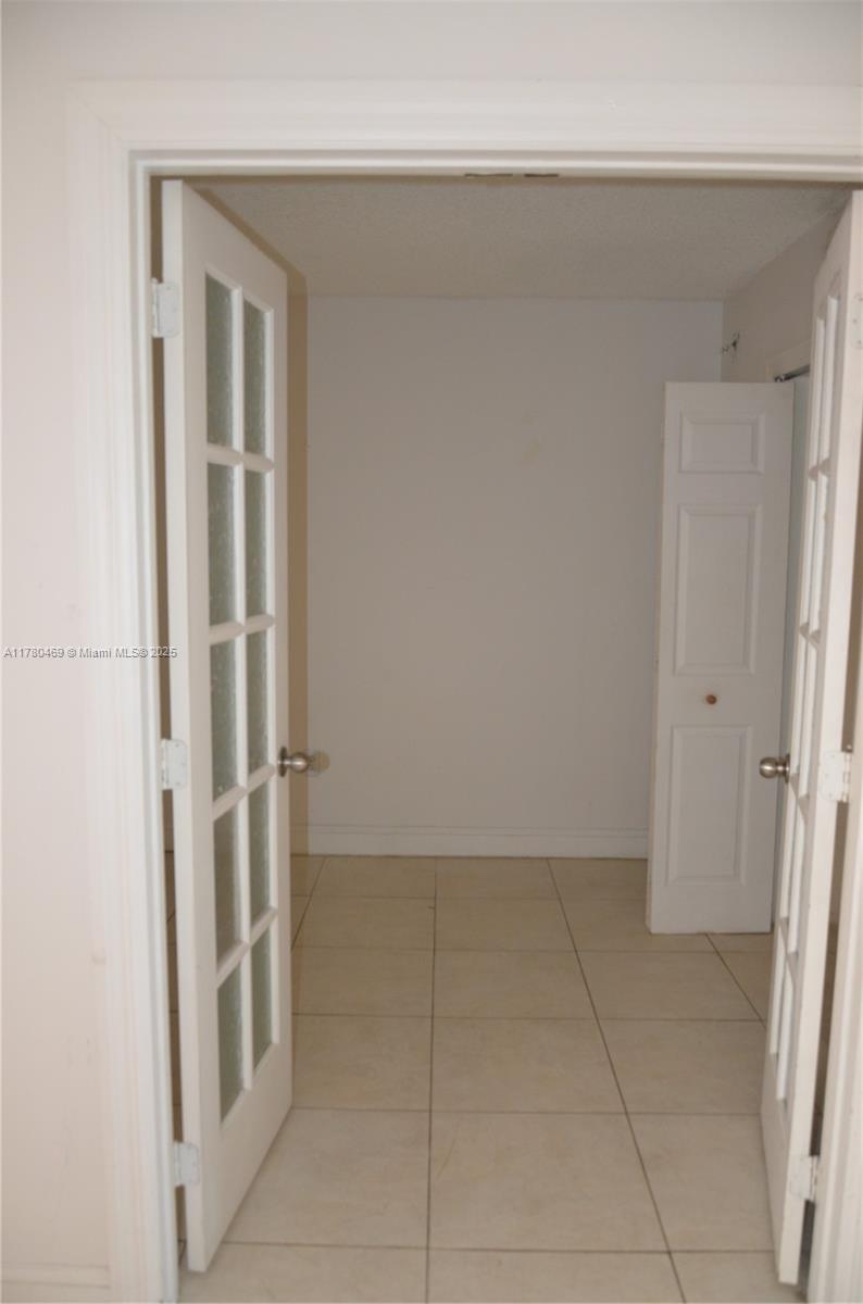 HORIZONS WEST CONDO #10 - Residential