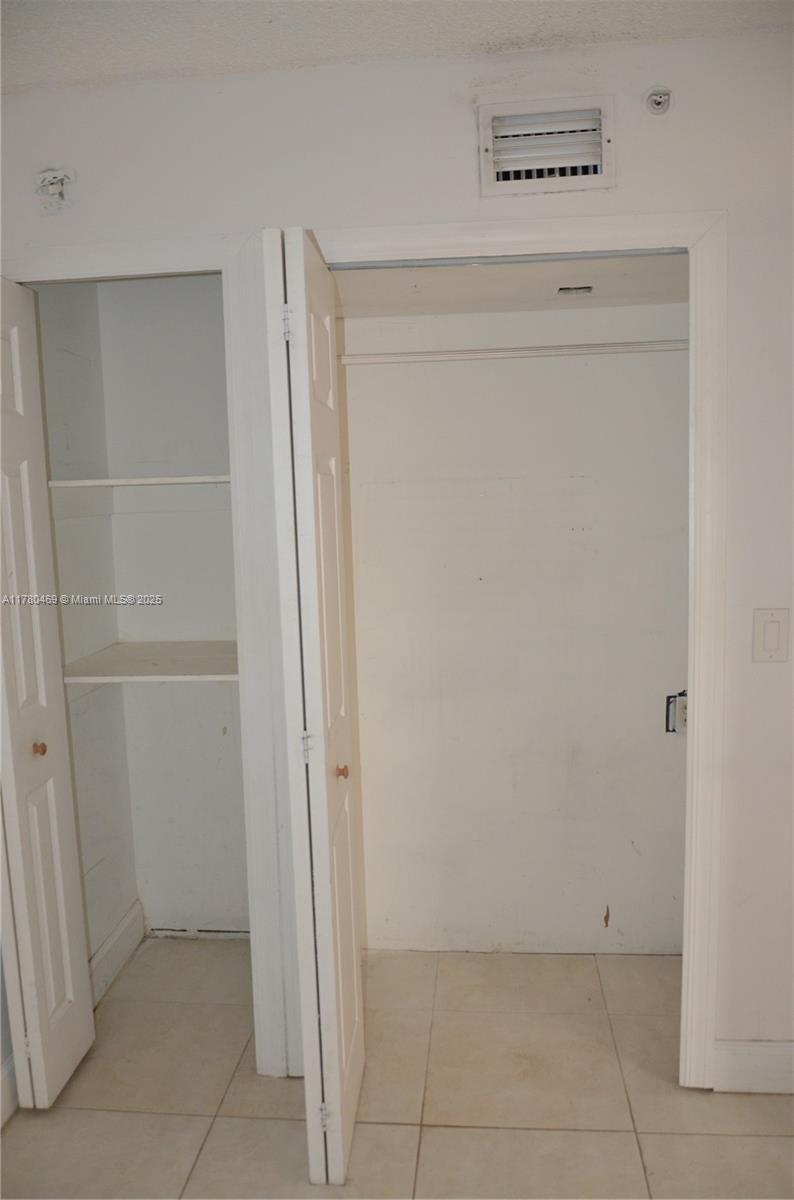 HORIZONS WEST CONDO #10 - Residential