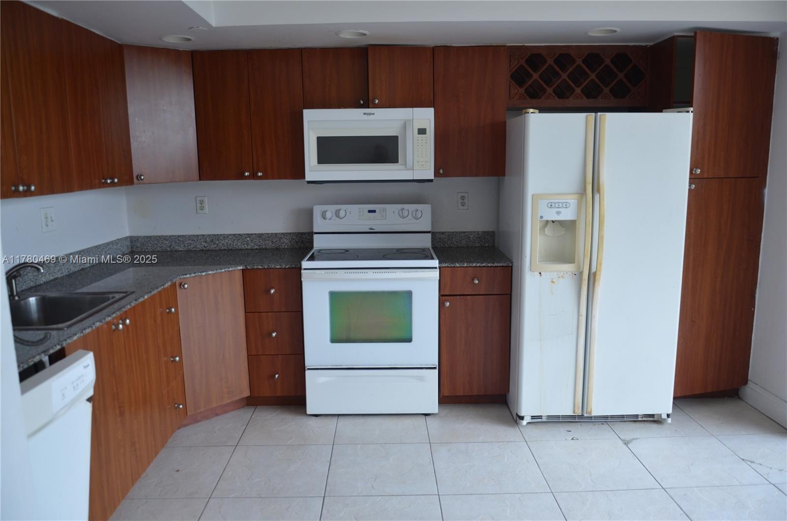 HORIZONS WEST CONDO #10 - Residential