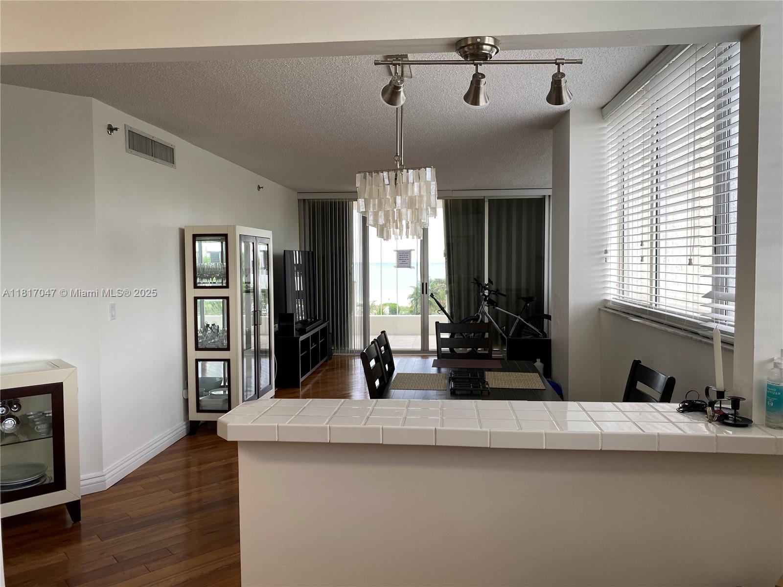 6422 Collins Ave 501