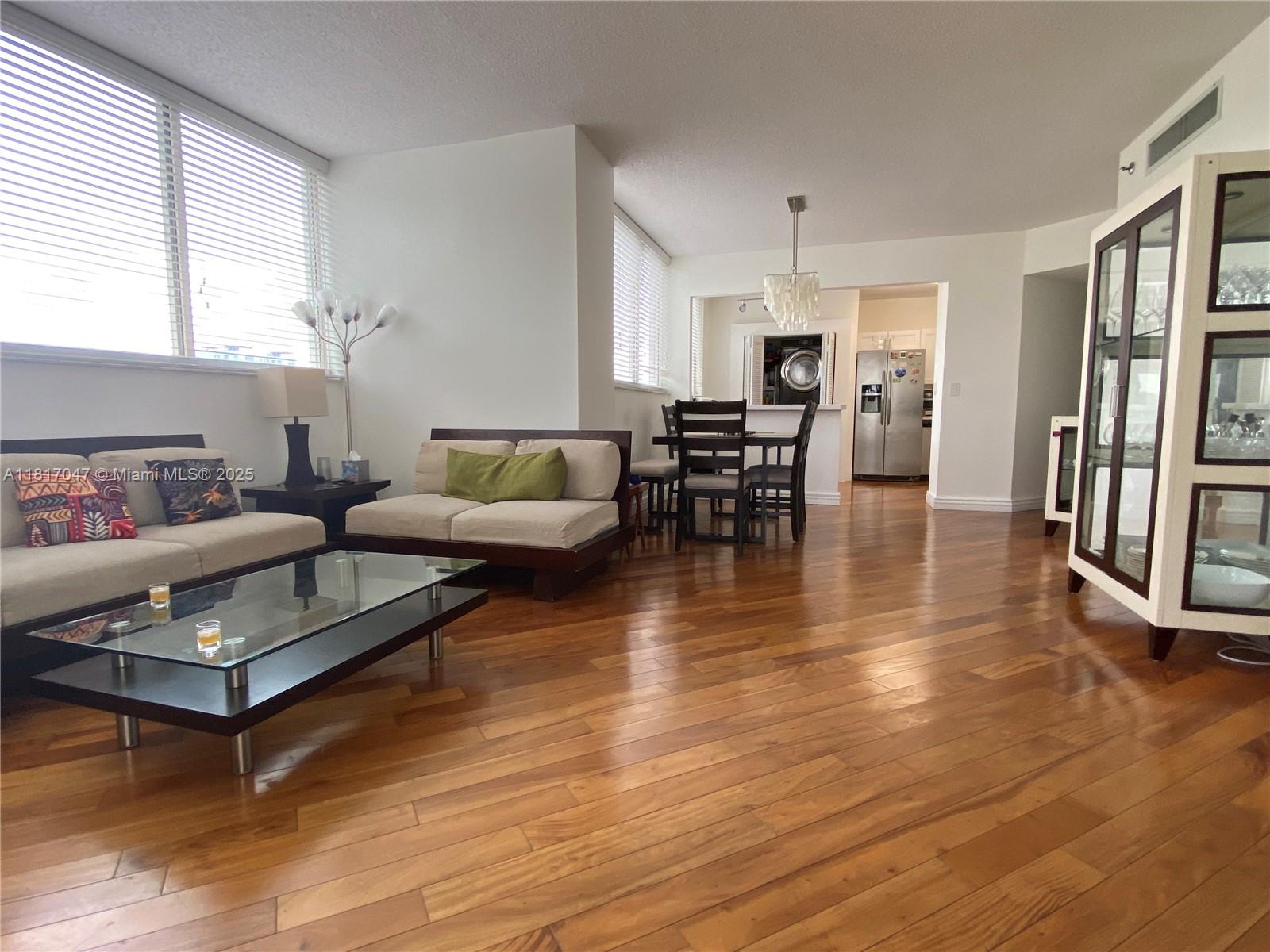 6422 Collins Ave 501