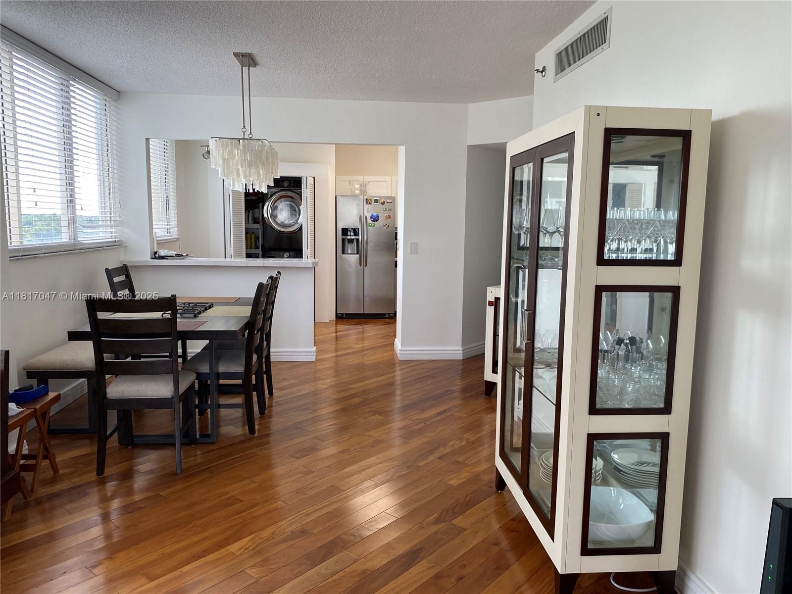 6422 Collins Ave 501