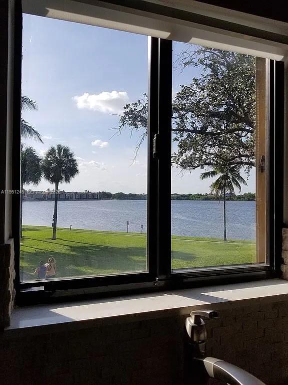 15539 N Miami Lakeway N 203-22