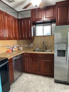 HOLLYWOOD LITTLE RANCHES - Residential