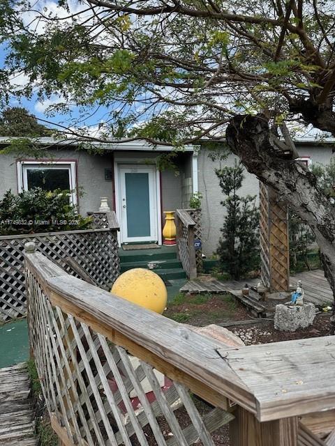 HOLLYWOOD LITTLE RANCHES - Residential