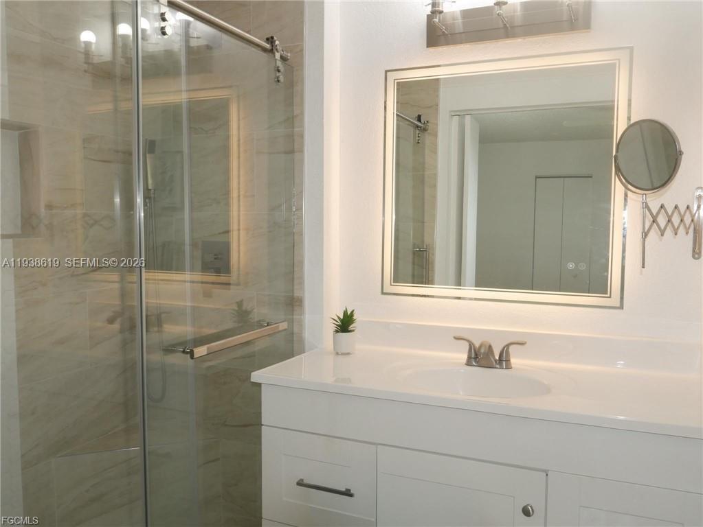 VENETIAN PALMS - Residential