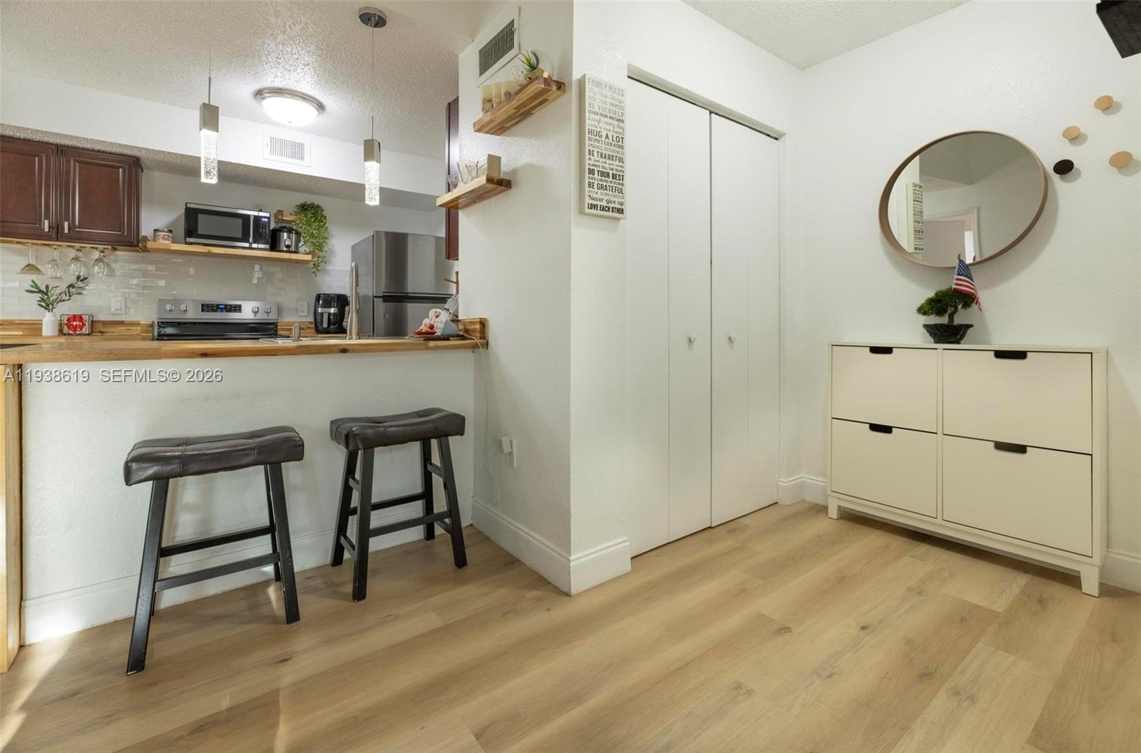 VENETIAN PALMS - Residential