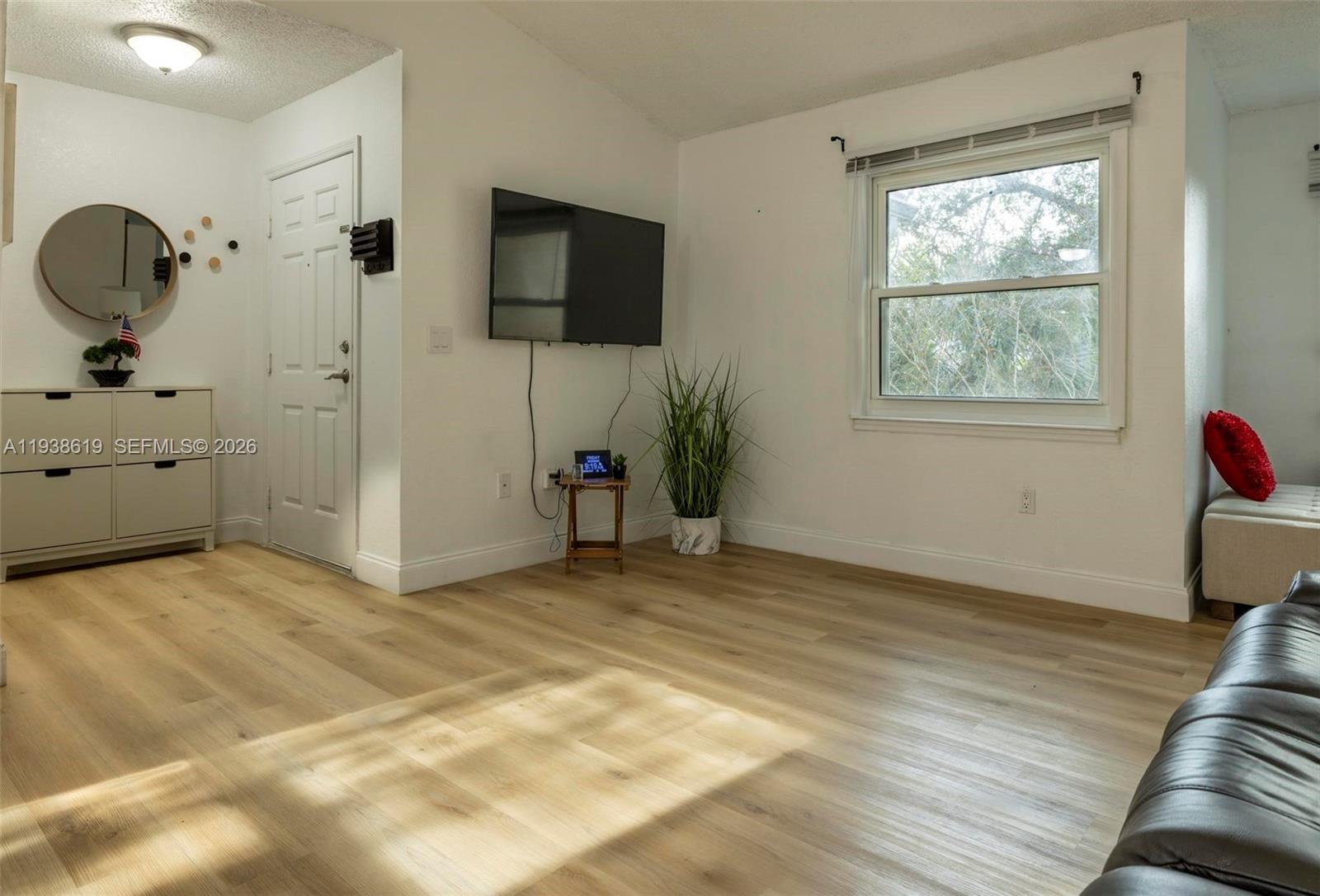 VENETIAN PALMS - Residential