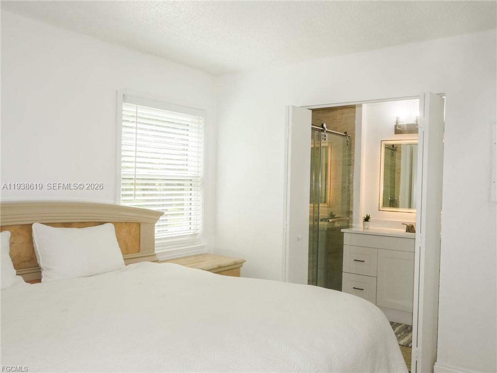 VENETIAN PALMS - Residential