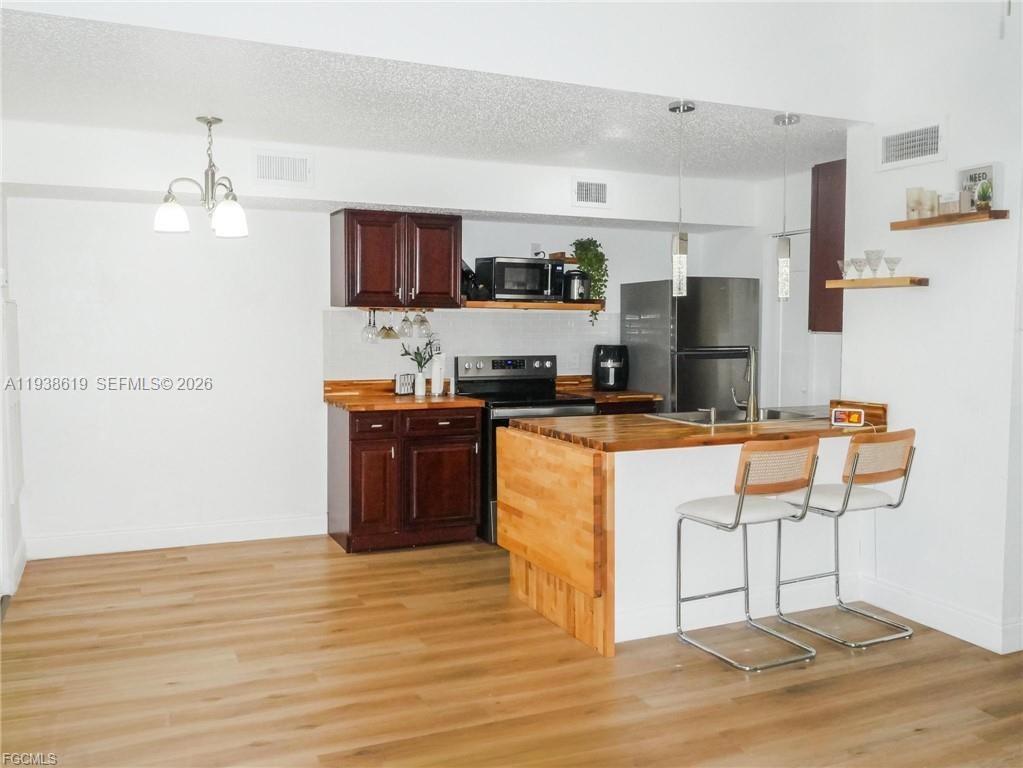 VENETIAN PALMS - Residential