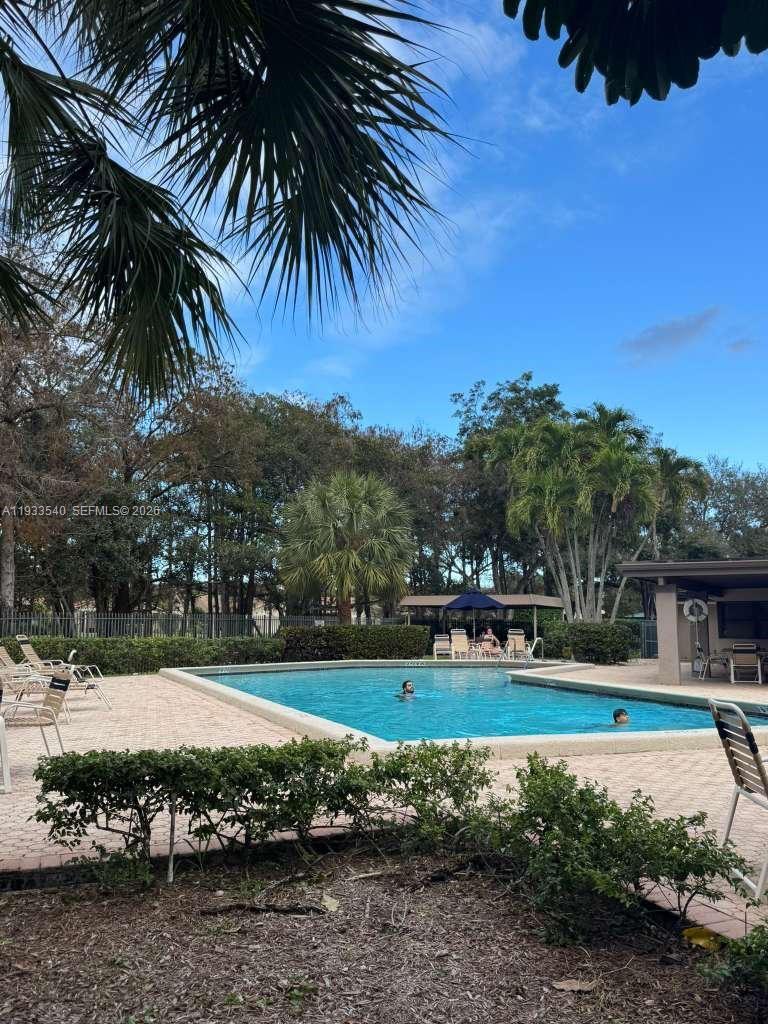 POND APPLE PLACE III COND - Residential