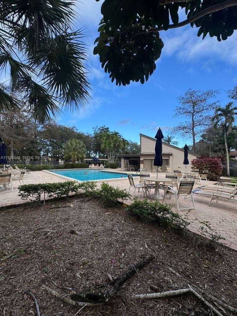 POND APPLE PLACE III COND - Residential