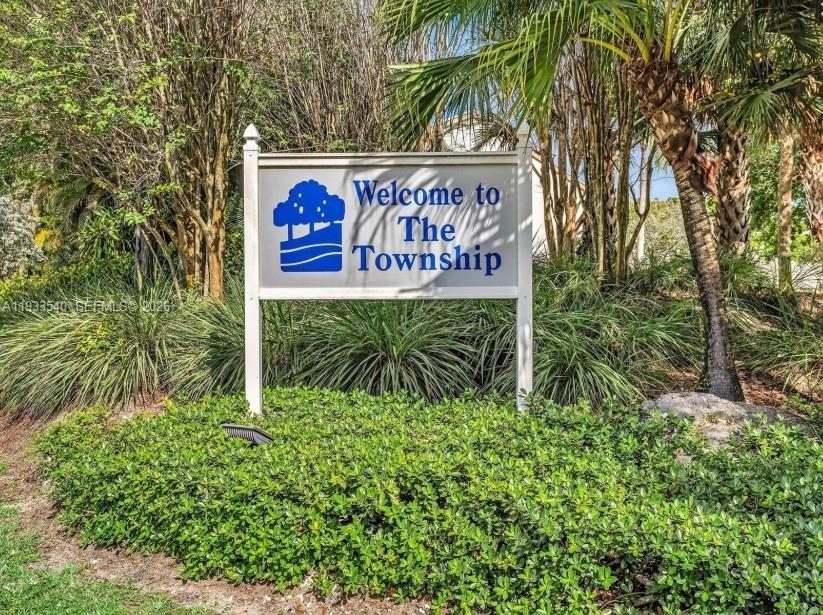 POND APPLE PLACE III COND - Residential