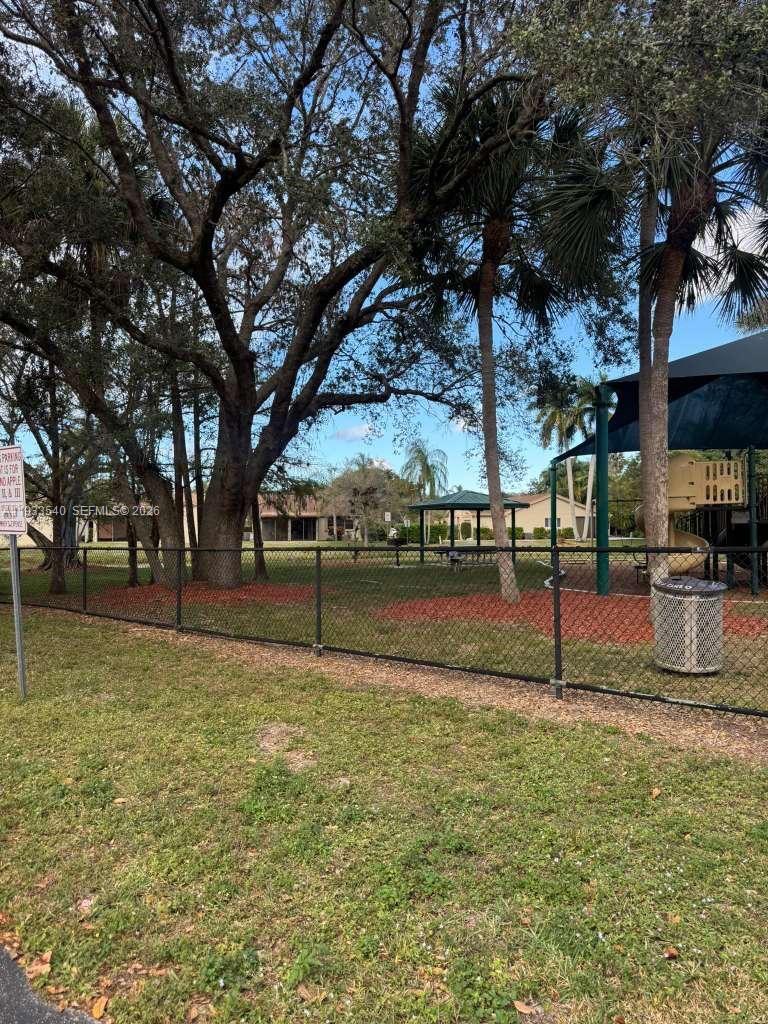 POND APPLE PLACE III COND - Residential