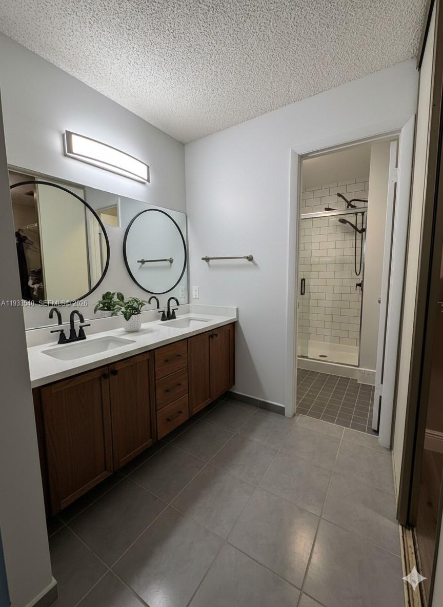 POND APPLE PLACE III COND - Residential