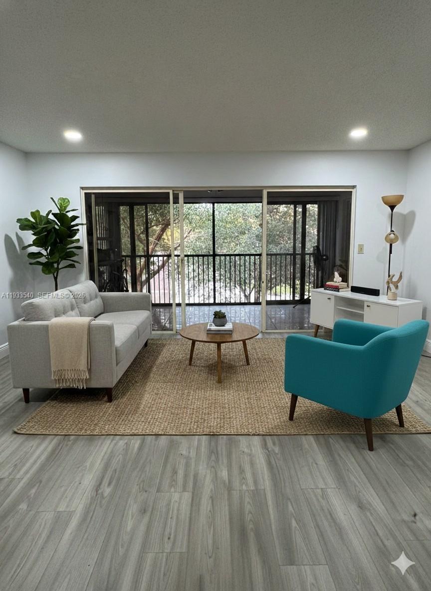 POND APPLE PLACE III COND - Residential