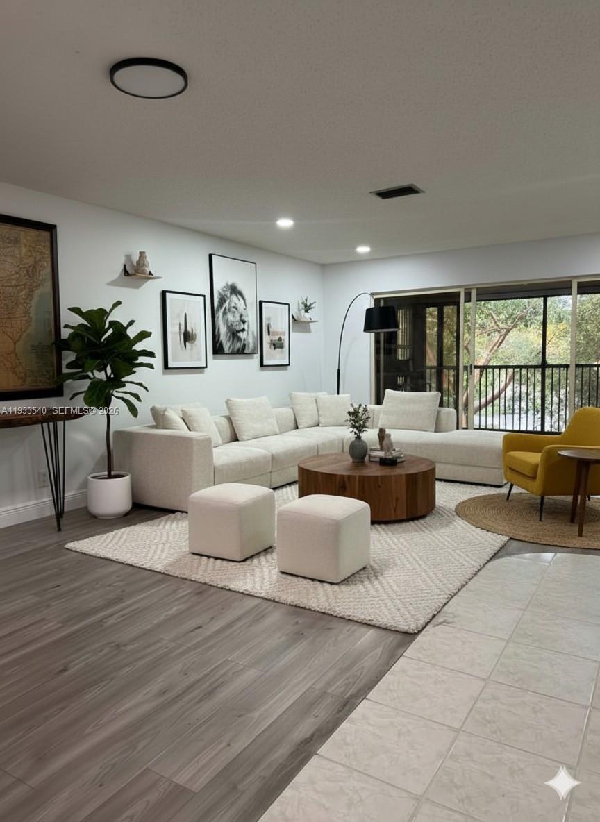 POND APPLE PLACE III COND - Residential